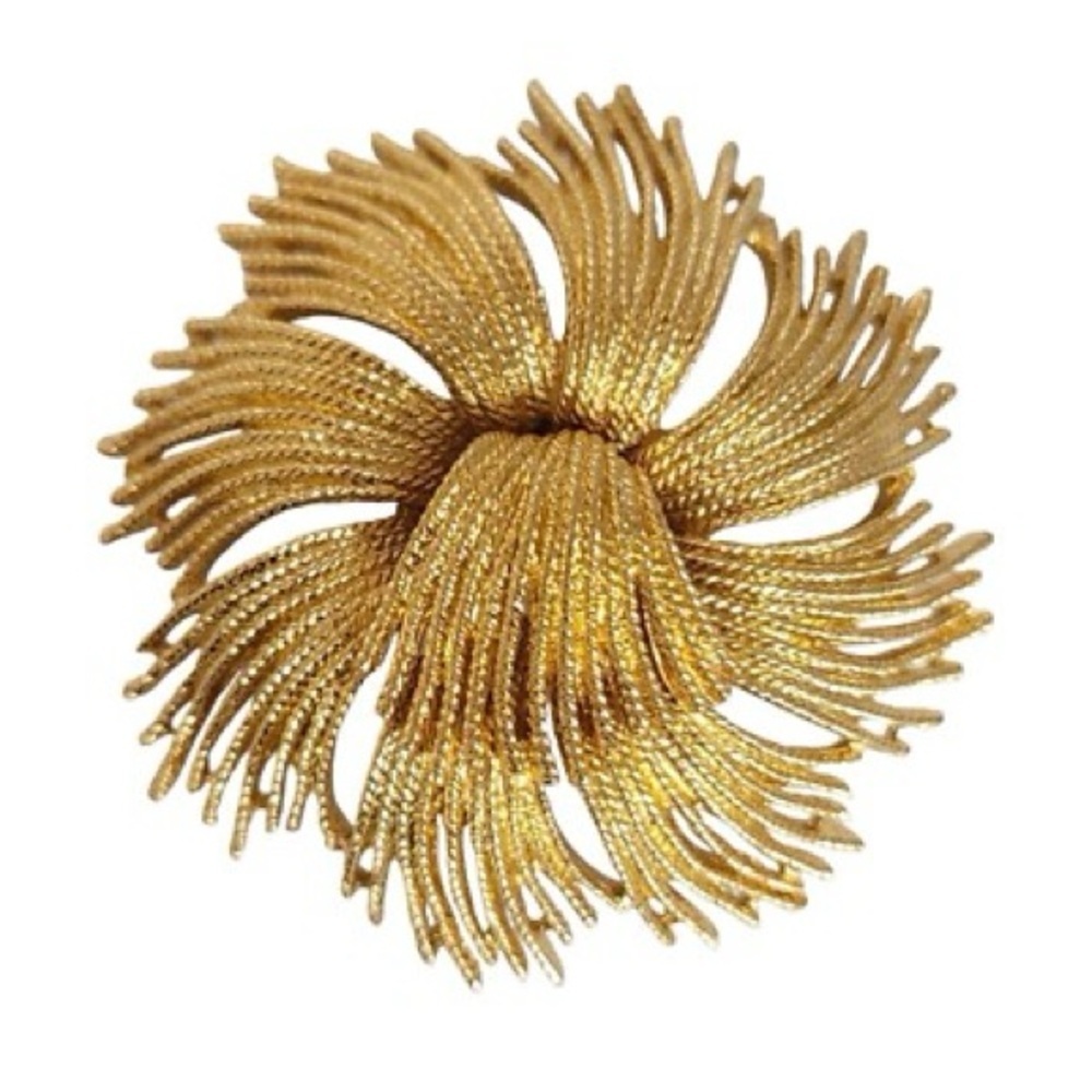 Vintage Monet Cordelia brooch, which was designed in 1963 by Leroy Miozzi Floral